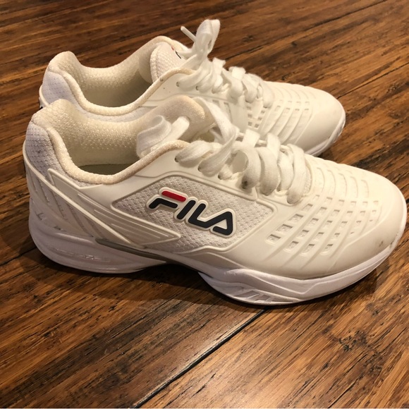 Brand new Fila shies in white. Size: 6.5 US. Only worn once! - Picture 2 of 5